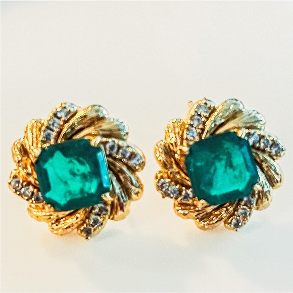 🌹🆕 Vintage Gold Plated Emerald Stud Earrings Christmas gift - Picture 5 of 5